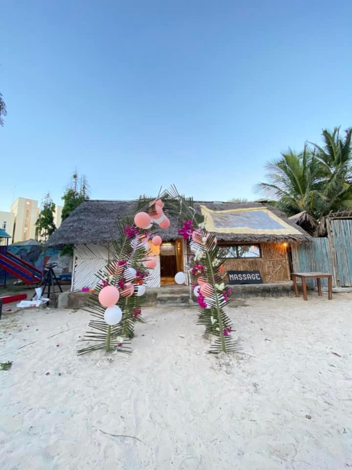 The New Big Tree Beach Resort Момбаса Экстерьер фото