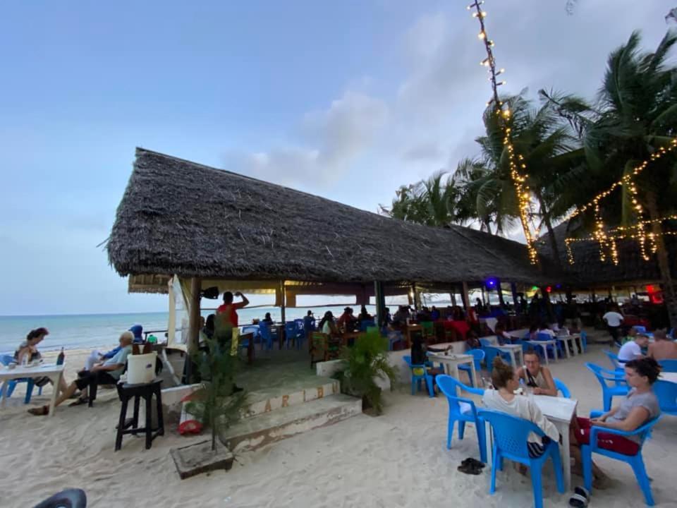 The New Big Tree Beach Resort Момбаса Экстерьер фото